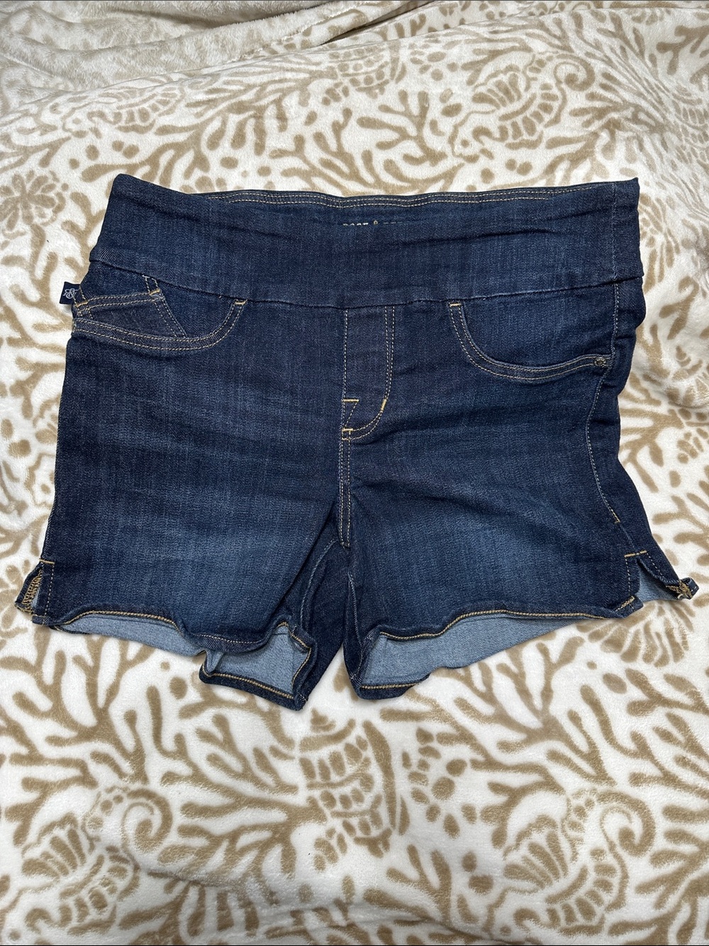 Rock & Republic Indigo Scallop Hem Denim Shorts